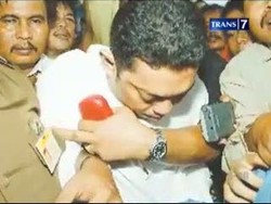 Perusakan Rumah Mertua Dian Sastro