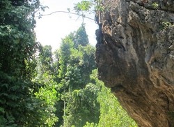 Ada Tebing Mirip Wajah Manusia di Raja Ampat