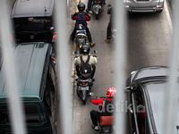 Denda Rp 1 Juta Bagi Penerobos Jalur Busway