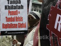 Muslimah HTI Demo di Bundaran HI