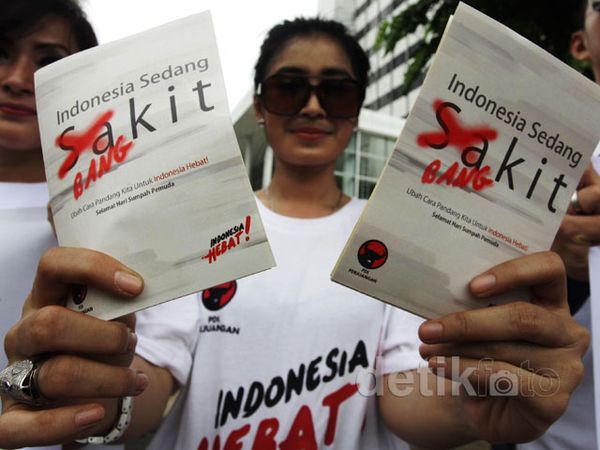 Wanita Cantik Ajak Pemuda Bangkit