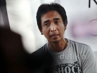 Piyu Sangkal Penabrak Rumah Adiguna Istrinya 