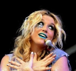 Konser Ke$ha di Malaysia Batal Karena Alasan Agama