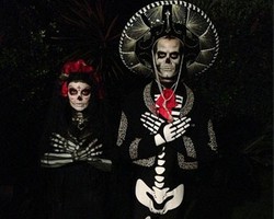 Foto: Kostum Seru Seleb Saat Halloween, Paris Hilton Seksi ala Miley Cyrus