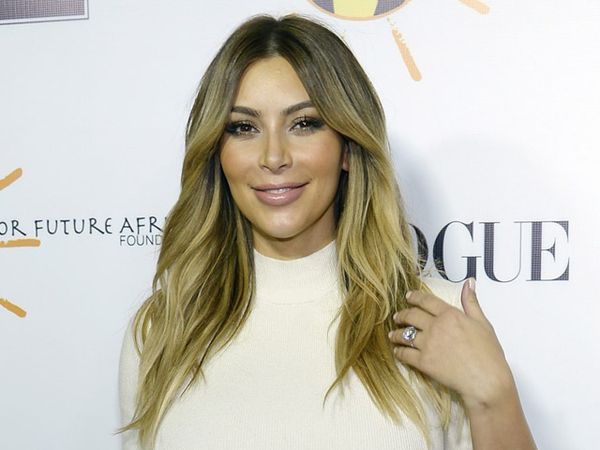 Kim Kardashian Pamer Cincin Tunangan