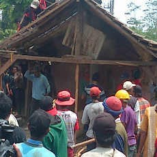 Pedagang di Pasar Jember Ricuh dengan Satpol PP Tolak Digusur