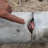 Pipa Listrik di Bawah Fly Over Tol Sidoarjo Ditemukan Digergaji