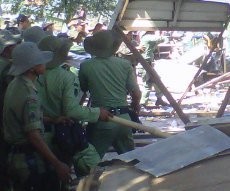 Pemukiman di Kanal Banjir Barat Semarang Dibongkar Paksa, Warga Pasrah