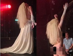 Tampil di Klub Gay, Lady Gaga Mendadak Lepas Baju dan Bugil