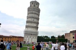 Menara Pisa Makin Tegak, Warga Malah Khawatir