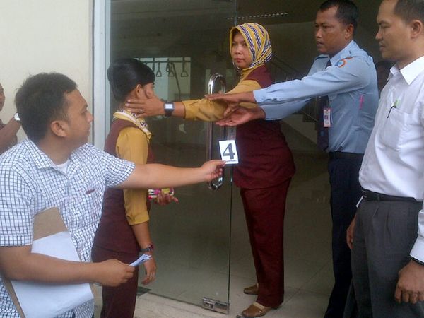 Prarekonstruksi Penamparan Staf Gapura Angkasa