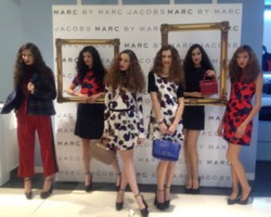 Koleksi Terbaru Marc by Marc Jacobs Didominasi Motif Bunga Tulip