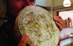 Wow, Keju Ini Terbuat dari Bakteri Kaki dan Ketiak Manusia!