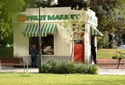 Kampanyekan Makanan Terbuang, Buah dan Sayuran Ini Dibiarkan Membusuk