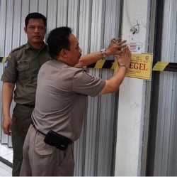 Tiga Minimarket tak Berizin di Bandung Disegel