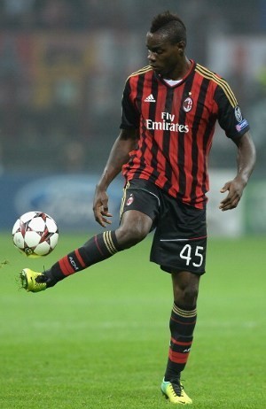 Mobilnya Tabrakan, Balotelli Selamat
