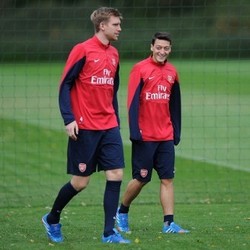 Schuerrle Siap Musuhan 90 Menit dengan Oezil dan Mertesacker