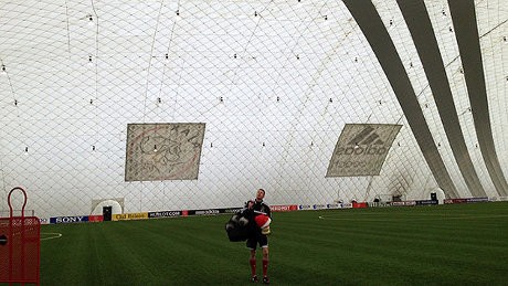 Angin Kencang Robohkan Atap Tempat Latihan Ajax