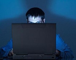 Jelek-jelekkan Ibu di Facebook, Anak Remaja Ini Masuk Penjara