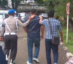 Tertangkap di Tol, Pencuri Mobil Lari Tunggang Langgang di Polda Metro