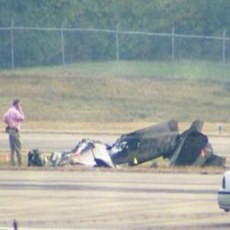 Pesawat Cessna Jatuh dan Terbakar di Bandara AS Tapi Tak Ada yang Tahu