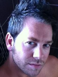 Pria Ganteng Ini Pasang Tarif Rp 2,7 Juta per Jam Untuk Sekadar Ngobrol