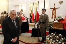 Buku Dukacita Dibuka Untuk Mendiang Mantan PM Polandia