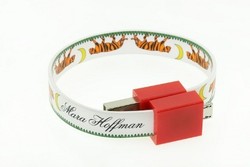 Kolaborasi Fashion dan Teknologi, Rachel Zoe Desain USB Sebagai Gelang