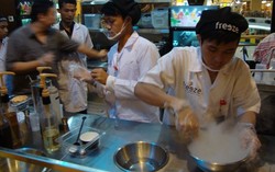 Freeze Ice Cream: 1000 Kombinasi Rasa Es Krim Nitrogen Cair