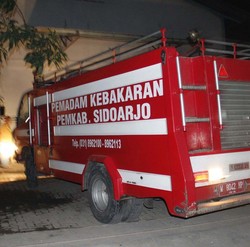 Pabrik Es Krim di Sidoarjo Terbakar