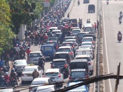 Aksi Polisi Tangkap Pelaku Narkoba di Tengah Kemacetan Jakarta