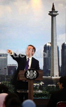 PM Cameron: Transparansi Penting Melawan Korupsi