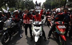 Demo, Ribuan Buruh Konvoi Mengelilingi Kawasan Industri di Bekasi