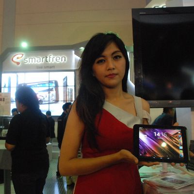Smartfren Berburu Pelanggan di Indocomtech