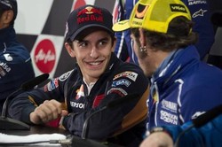 Rossi: Jangan Buat Kesalahan Sepertiku, Marquez