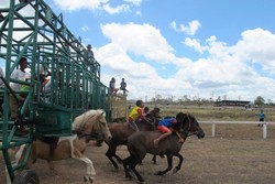 Serunya Pacuan Kuda di Belu, NTT