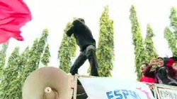 Buruh Pilih Joget Ketimbang Bekerja