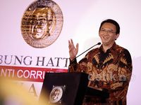 Ahok & Nur Pamudji Terima Bung Hatta Anti Corruption Award