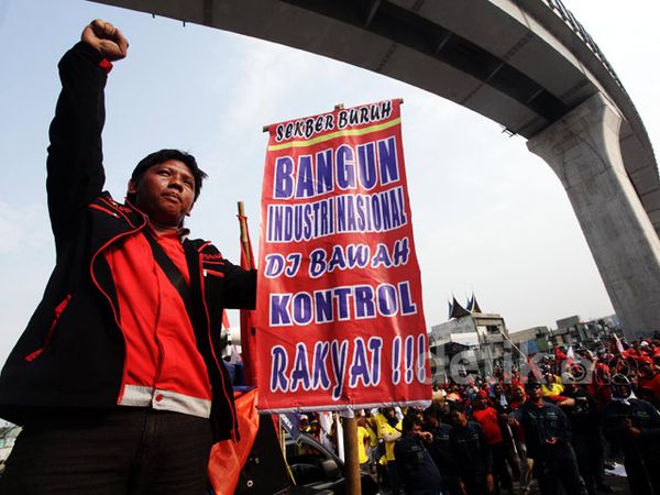 Ratusan Buruh Demo di Pelabuhan Tanjung Priok