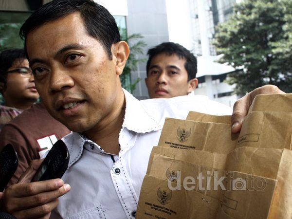 Loyalis Anas Penuhi Panggilan KPK