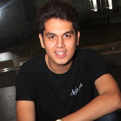 Demi Pikat Eva Celia, Kevin Julio Berusaha Terlihat Pintar