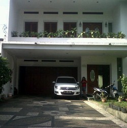 Rampok Bersenpi Satroni Rumah Bos Tekstil di Bandung di Siang Bolong