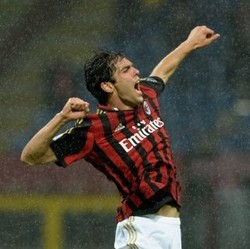 Bikin Gol Lagi, Kaka Melompat dan Teriak