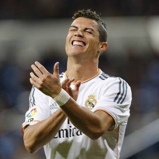 Cristiano Ronaldo Lewati Puskas