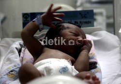 Penyapu Jalan Temukan Bayi di Bawah Fly Over Jatinegara