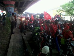 Buruh Jakut Bergerak ke Balaikota, Jl Yos Sudarso Macet Parah