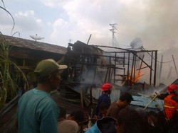Kebakaran Landa Permukiman Padat Penduduk di Pekanbaru, 7 Rumah Ludes