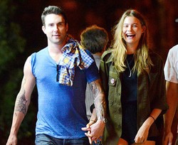 Adam Levine Berubah Pikiran, Ingin Menikah Setelah Bertemu Behati Prinsloo