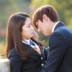 Adegan Ciuman Lee Min Ho dan Park Shin Hye Naikkan Rating Heirs
