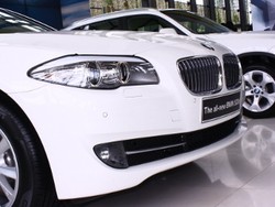 BMW Siap Bikin Sedan Seri 5 Lebih Irit, Targetnya 25 Km/Liter
